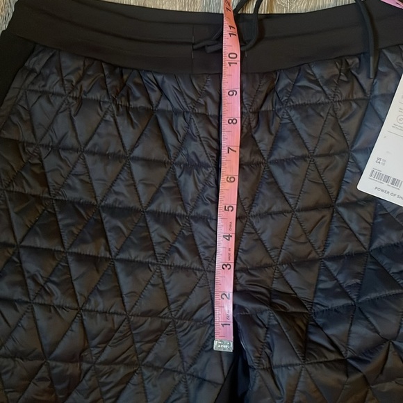 New nwt Athleta Solstice Jogger Black size 10 quilted front pants workouts - Picture 6 of 7